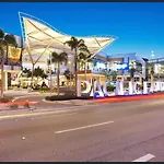 Signature Broadbeach Ocean Views Apartment - Coasthm